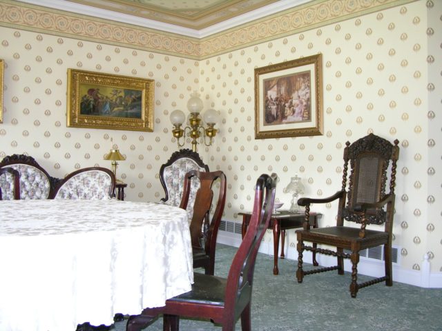 victorian-dining-room-1114987_1920